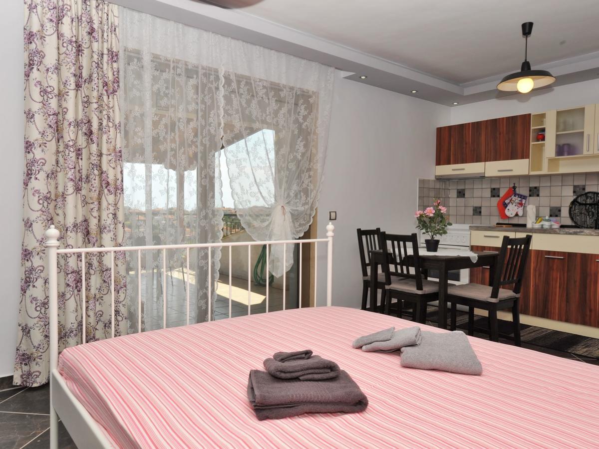 Alice Wonderland Home Nea Flogita Halkidiki Exterior foto